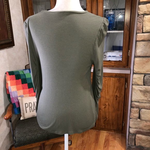 BAR III SIZE XLARGE ARMY GREEN BALLOON SLEEVE AT TOP RUCHED SLEEVES ON DOWN NWOT - Picture 3 of 3